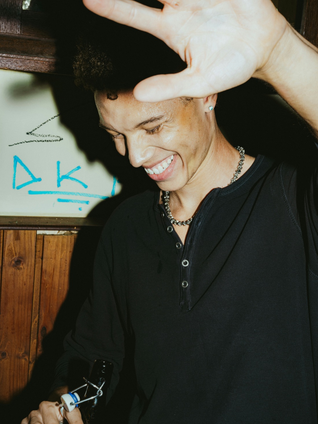 A smiling Coverd player